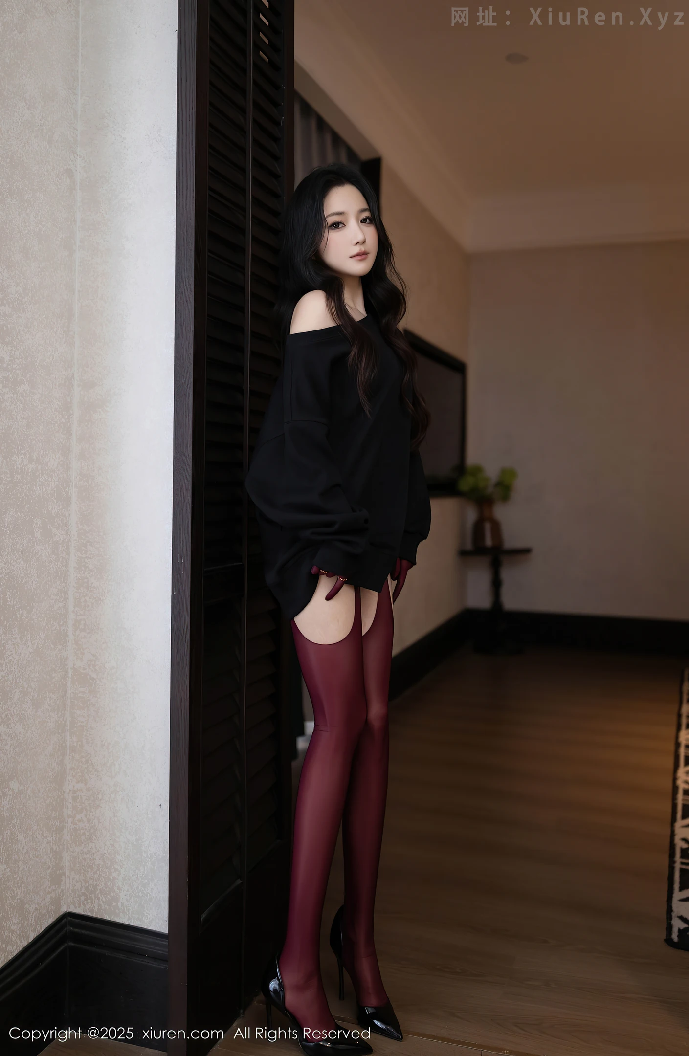 图片[4]-[XiuRen秀人网] VOL.10790 模特鱼子酱Fish性感黑色情趣内衣配红丝吊袜秀曼妙身材诱惑写真74P-秀人网官方网站